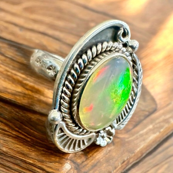 Elegant Ethiopian Fire Opal Sterling Silver Ring (8) - Picture 6 of 12